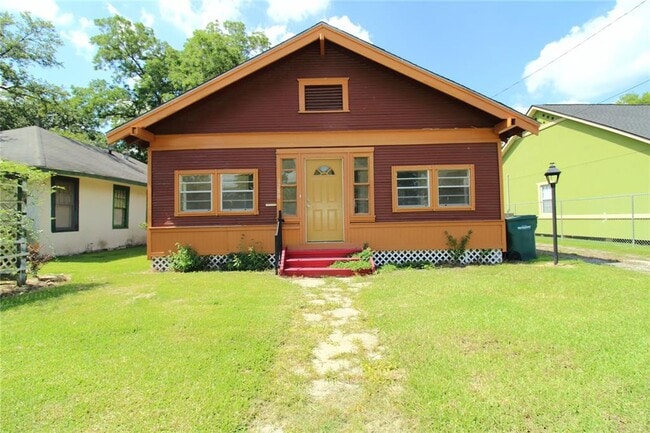 Primary Photo - House For Rent 1280 Harrison St, Beaumont, TX 77701