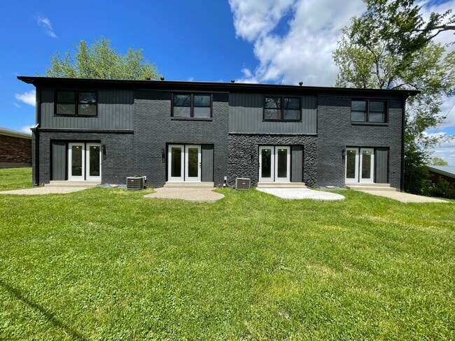 Building Photo - Modern Design Condo Near Shelbyville Country Club!