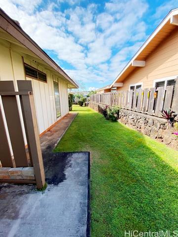 Building Photo - 94-676-676 Makaamoamo Pl