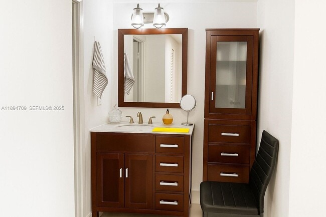 Building Photo - 500 Bayview Dr