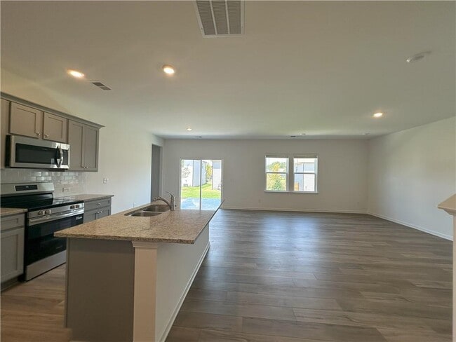 Building Photo - 612 Blue Sky Blvd
