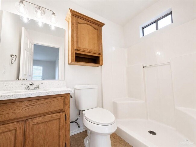 Building Photo - 1523 Oasis Dr