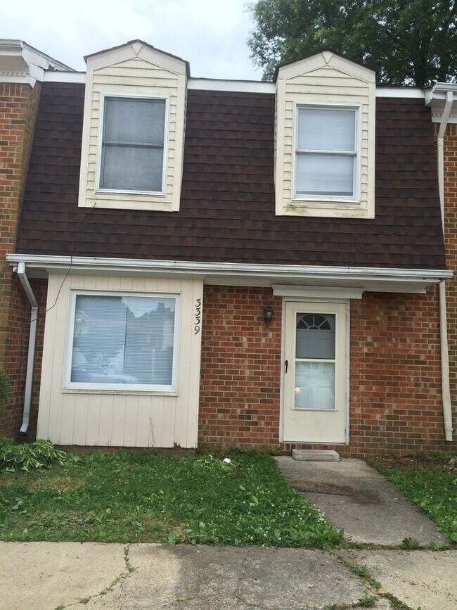 Primary Photo - Three Bedroom 1.5 Bath Townhouse in Wester...