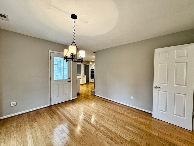 Building Photo - 4-Bedroom Home In Great Neck Meadows! Ready NOW!!! Fenced Backyard! HUGE Corner Lot! Dog Friendly!
