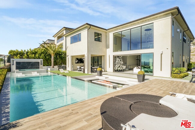 Building Photo - 20306 Willoughby Ln