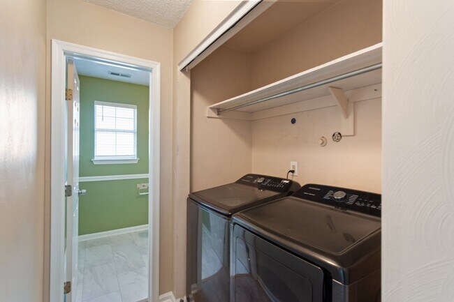 Building Photo - 1470 Berkshire Dr