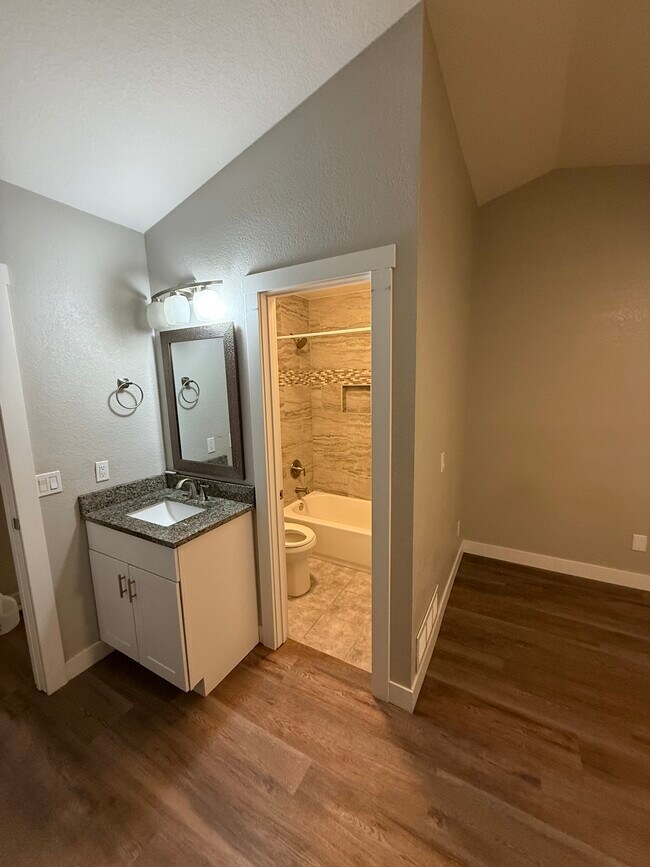 Building Photo - 10770 Foxwood Ct