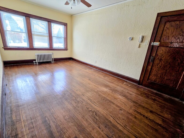 Building Photo - 1013 E Center St