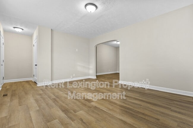 Building Photo - 864 Meadow Ln