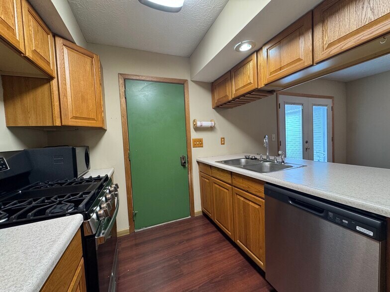Building Photo - 307 Cross Wind Dr