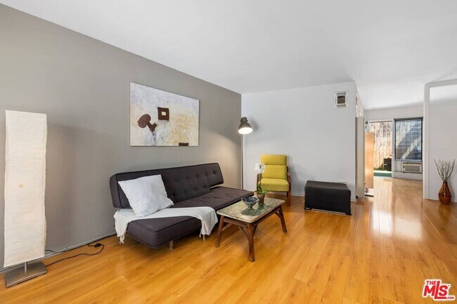 Building Photo - 1400 Hayworth Ave