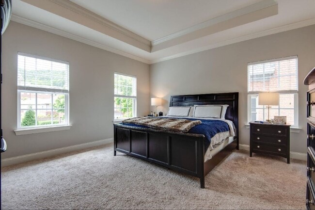 Building Photo - 3-bedroom, 2.5-bath home with a 2-car garage in the sought-after Gateway Village community of Fra...