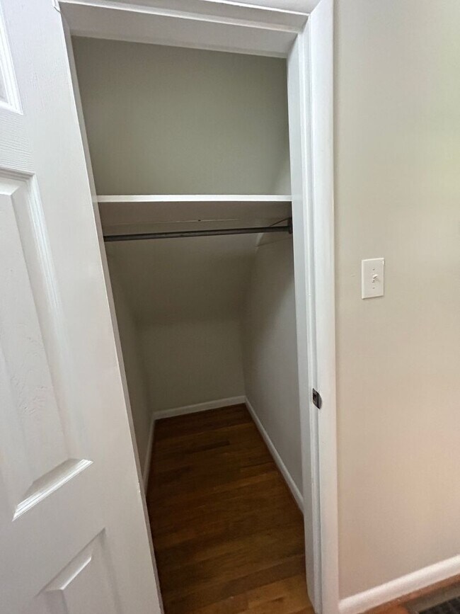 Building Photo - AVAILABLE MID-JUNE!