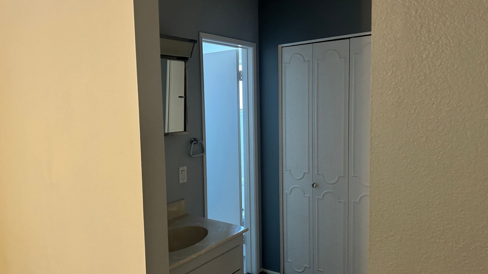 Building Photo - 4485 E Harmon Ave