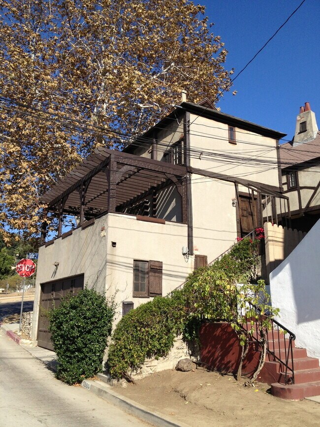 Building Photo - AS Silver Lake (#321)