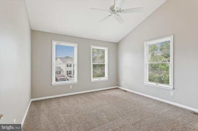 Building Photo - 404 Fairlea Dr
