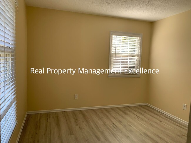 Building Photo - Renovated Raleigh Ranch, Convenient To 440...