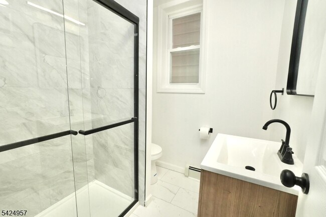 Building Photo - 11 Howard Pl