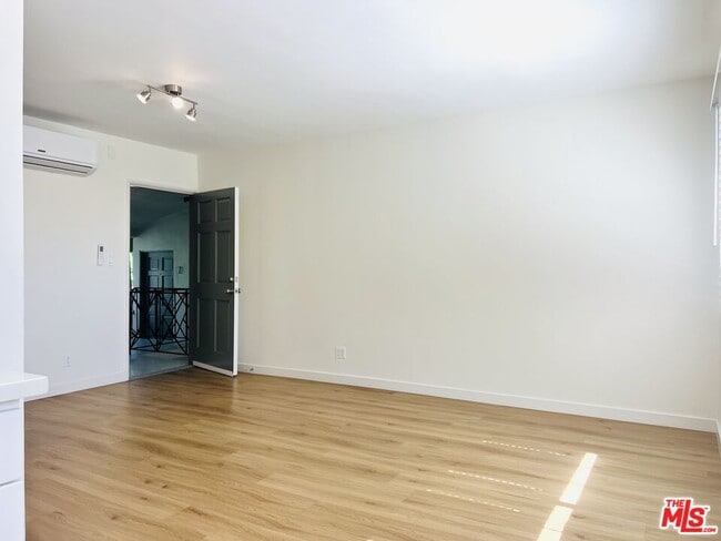 Building Photo - 1132 Alameda Ave