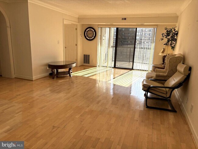 Building Photo - 8380 Greensboro Dr