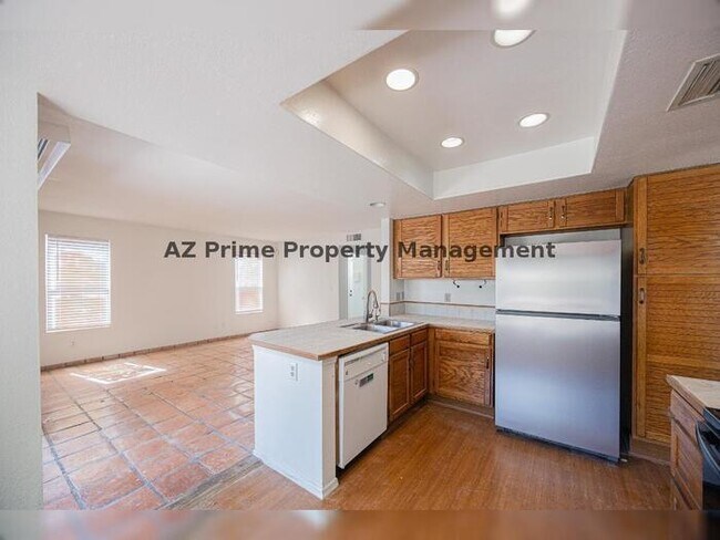 Building Photo - 489 W Carmen St