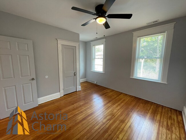 Building Photo - 2 Bedroom + Den with Finished Basement & Fenced Yard