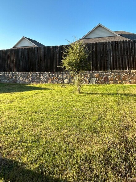 Building Photo - 752 Cascade Ln