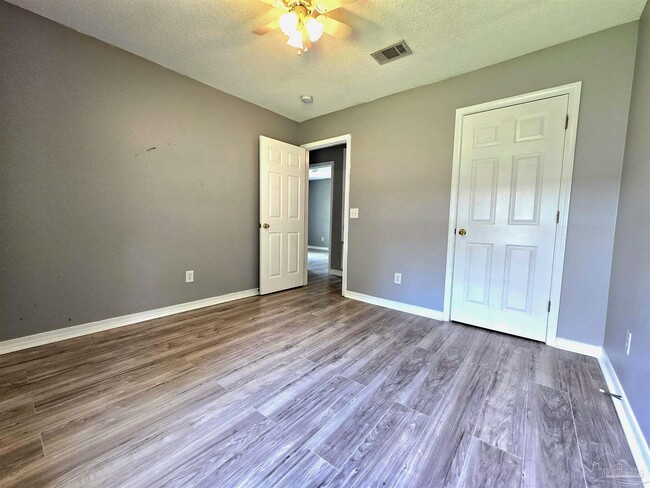 Building Photo - 6718 Fort Deposit Dr