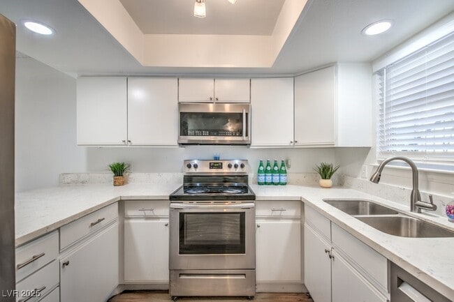 Building Photo - 3823 S Maryland Pkwy