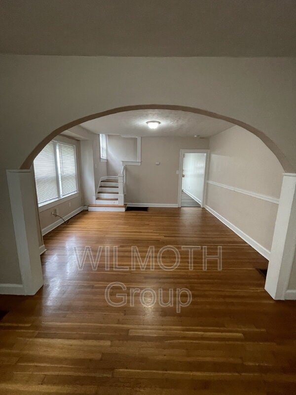 Building Photo - 815 N Riley Ave