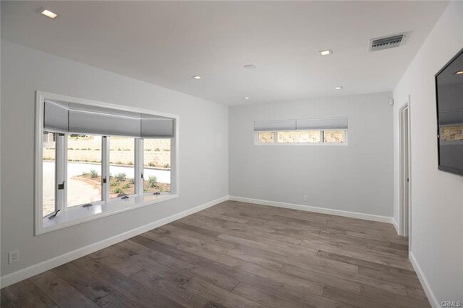 Building Photo - 1640 Cumberland Terrace