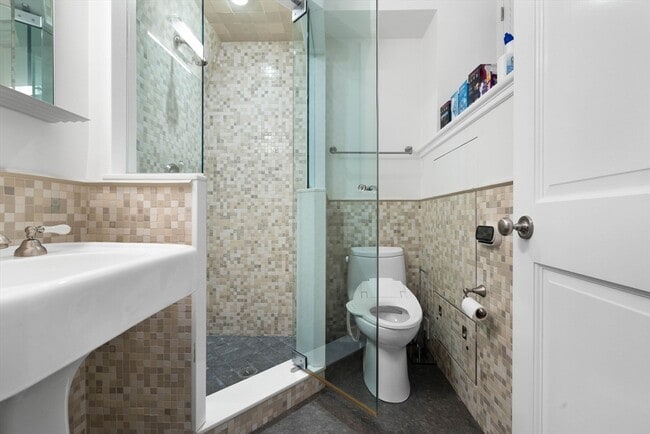 Building Photo - 321 Beacon St