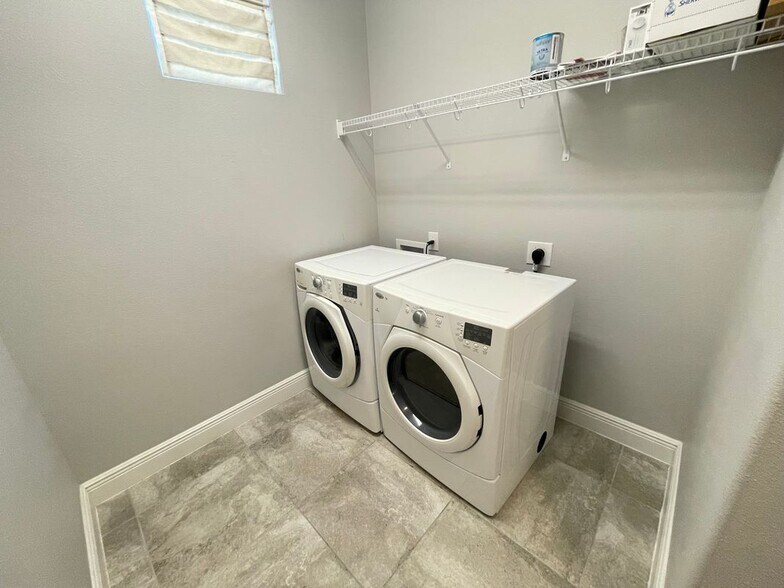 Building Photo - 2981 Casterton Dr