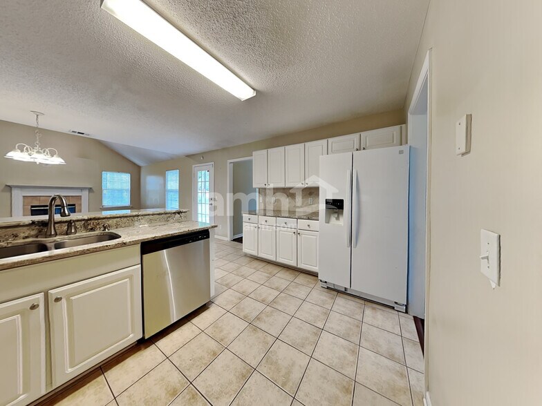 Building Photo - 420 Roberts Way