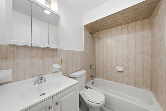 Building Photo - 191 Griffith St