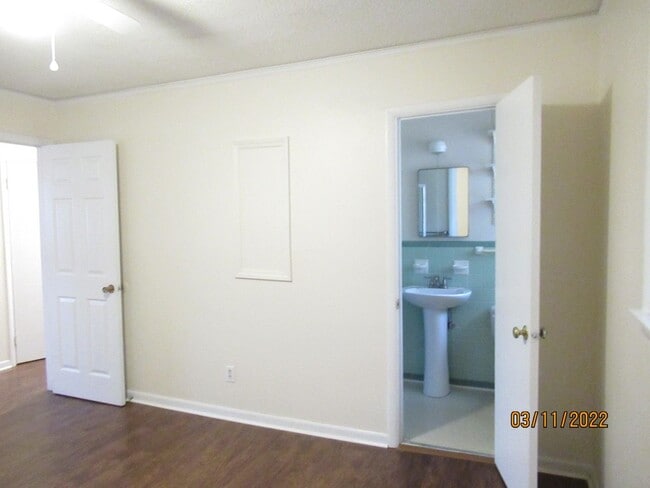 Building Photo - (Alice Drive Schools)- 3 Bedroom, 2 Bath S...