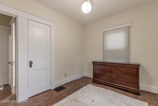 Building Photo - 2905 S 4th St