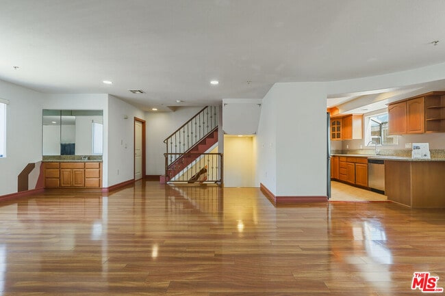 Building Photo - 1559 W 207th St
