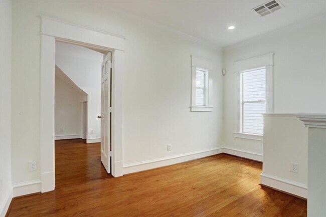 Building Photo - 1847 Cortlandt St