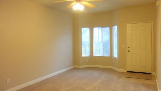 Building Photo - Charming 2 Bed/2 Bath Townhouse In Redlands!