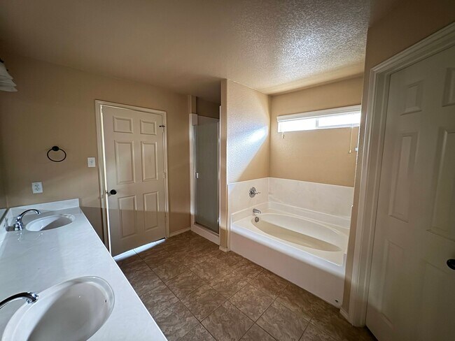 Building Photo - 3100 Rockwall Dr