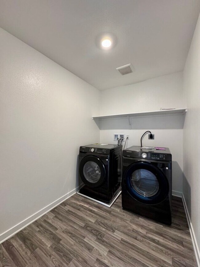 Building Photo - Brand new 4 bedroom Winchester home with a...