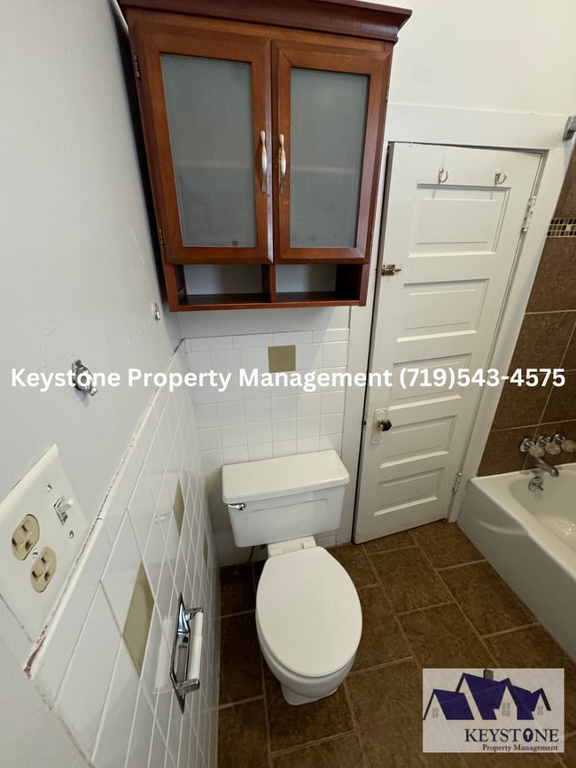 Building Photo - New Kitchen Appliances! South-side Home 1 Bedroom/1 Bath House $1050/$1050