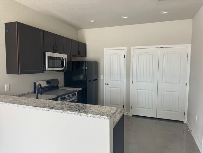 Building Photo - 708 West St