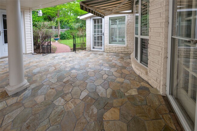 Building Photo - 7546 Maple Tree Dr