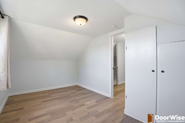 Building Photo - Charming 4-Bed Newberg Home!