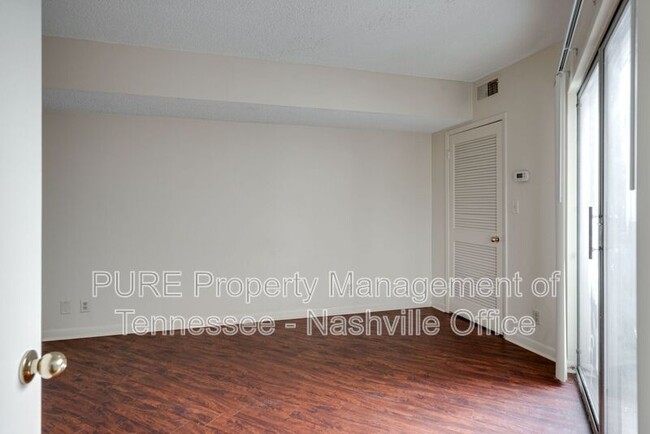 Building Photo - 900 19th Ave S