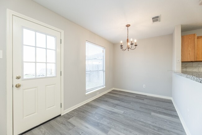 Building Photo - 727 Richview Dr