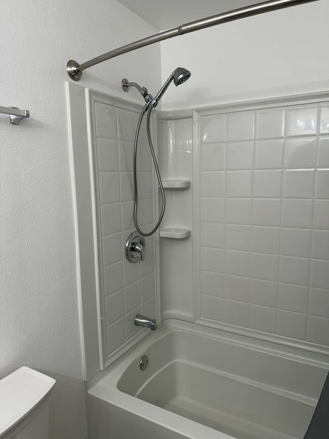 Building Photo - 3 bedroom, 1.5 bath house in Eugene!