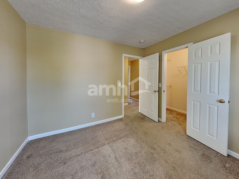 Building Photo - 1000 Brianne Ct